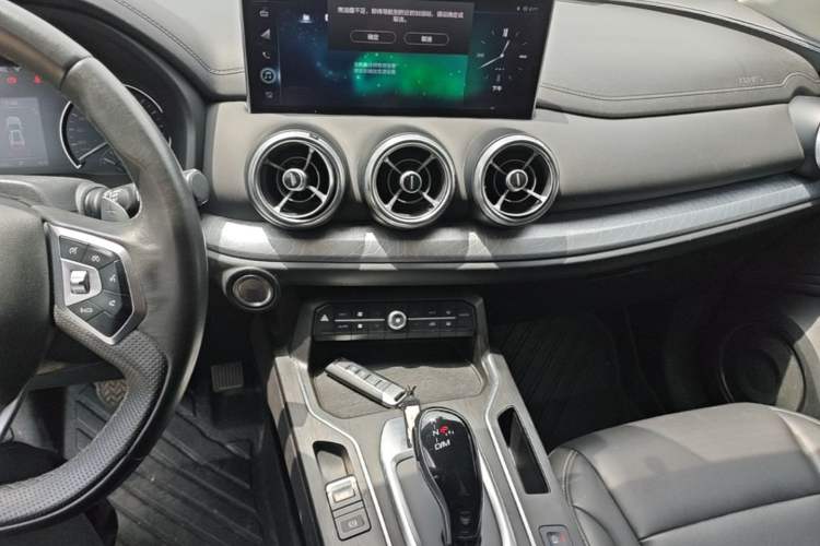Used Wey VV5 2021 1.5T Two-Wheel Drive Color Pioneer Audio And AC Panel