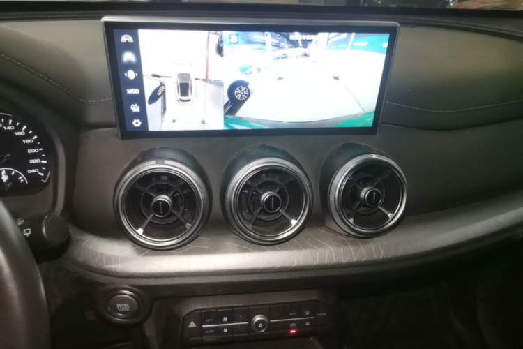 Used Wey VV5 2021 1.5T Two-Wheel Drive Color Pioneer Audio And AC Panel