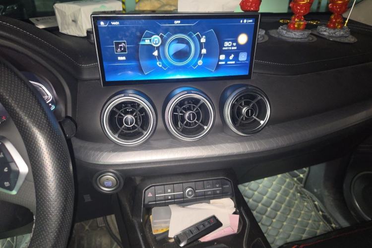 Used Wey VV5 2021 1.5T Two-Wheel Drive Smart Pioneer Audio And AC Panel