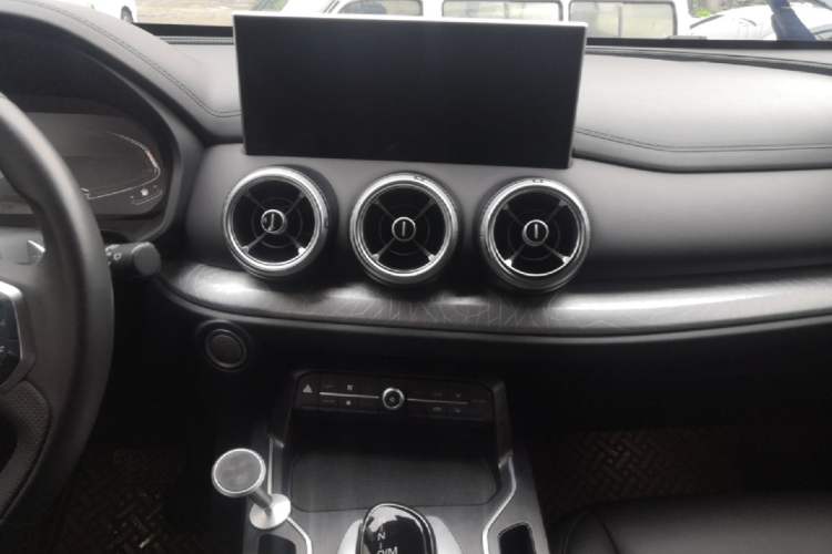 Used Wey VV5 2021 1.5T Two-Wheel Drive Smart Pioneer Audio And AC Panel