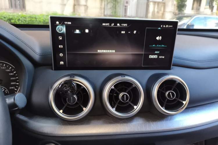 Used Wey VV5 2021 1.5T Two-Wheel Drive Color Pioneer Audio And AC Panel