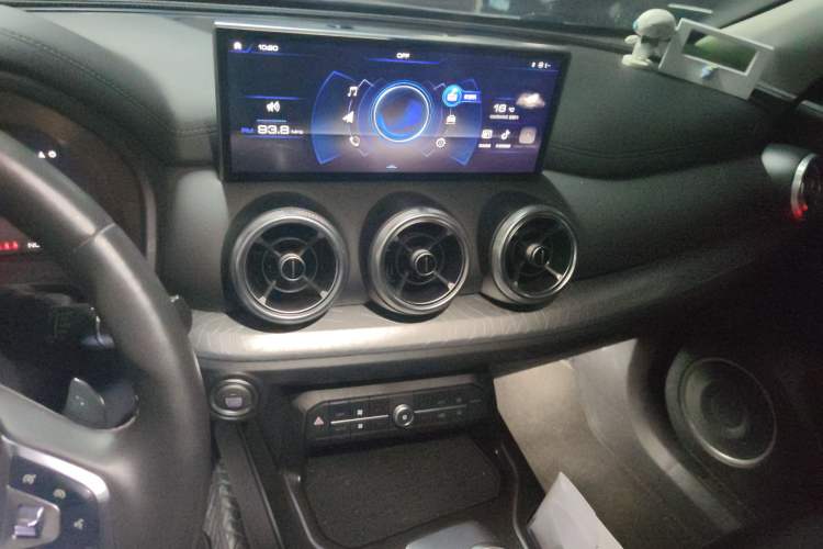 Used Wey VV5 2021 1.5T Two-Wheel Drive Smart Pioneer Audio And AC Panel