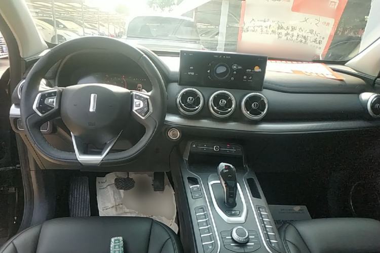 Used Wey VV5 2021 1.5T Two-Wheel Drive Smart Pioneer Center Console