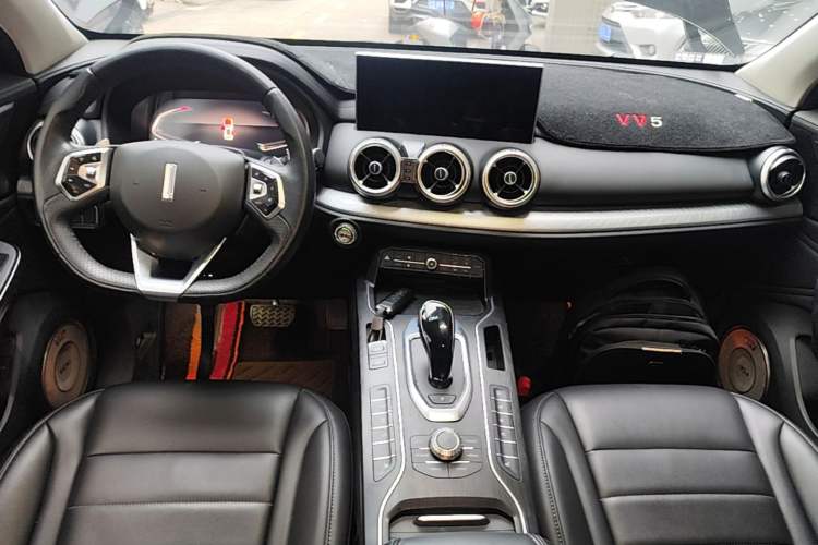Used Wey VV5 2021 1.5T Two-Wheel Drive Smart Pioneer Center Console