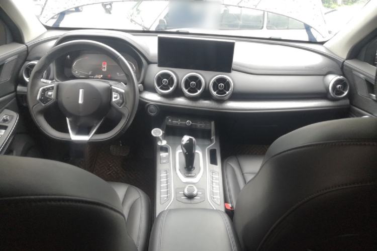 Used Wey VV5 2021 1.5T Two-Wheel Drive Smart Pioneer Center Console