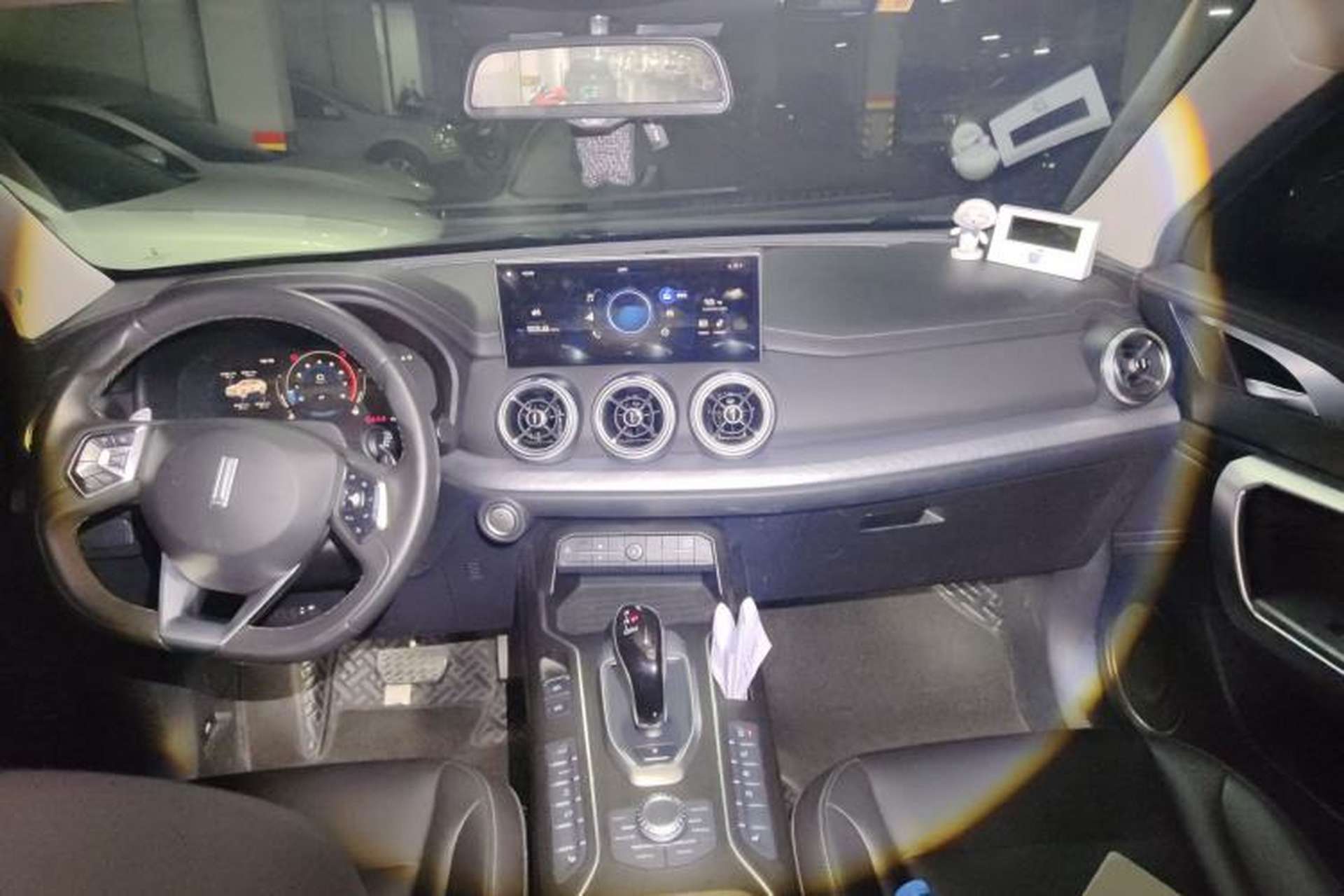 Used Wey VV5 2021 1.5T Two-Wheel Drive Smart Pioneer Center Console