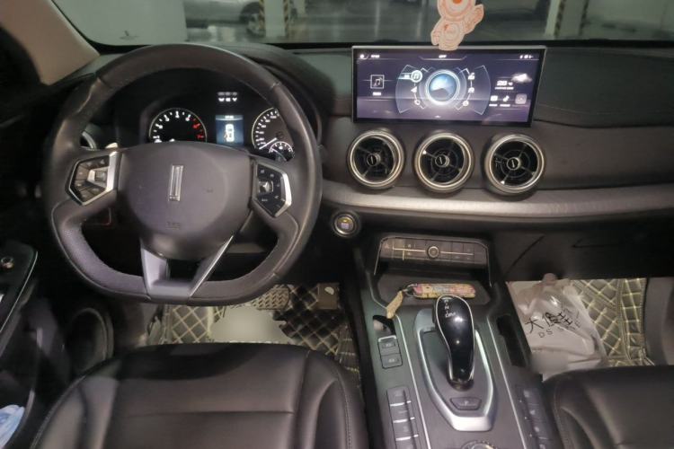 Used Wey VV5 2021 1.5T Two-Wheel Drive Color Pioneer Center Console