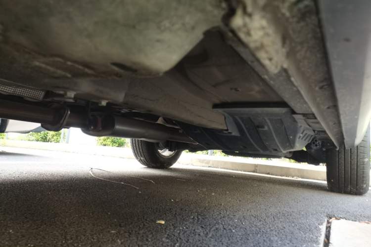 Used Wey VV5 2021 1.5T Two-Wheel Drive Color Pioneer Chassis Front Left