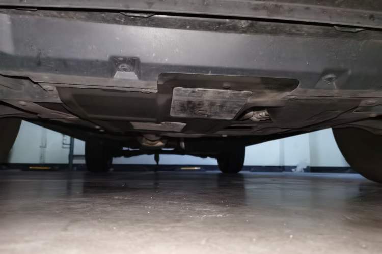 Used Wey VV5 2021 1.5T Two-Wheel Drive Color Pioneer Chassis Front