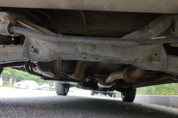 Used Wey VV5 2021 1.5T Two-Wheel Drive Color Pioneer Chassis Rear