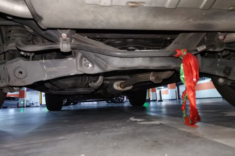 Used Wey VV5 2021 1.5T Two-Wheel Drive Color Pioneer Chassis Rear