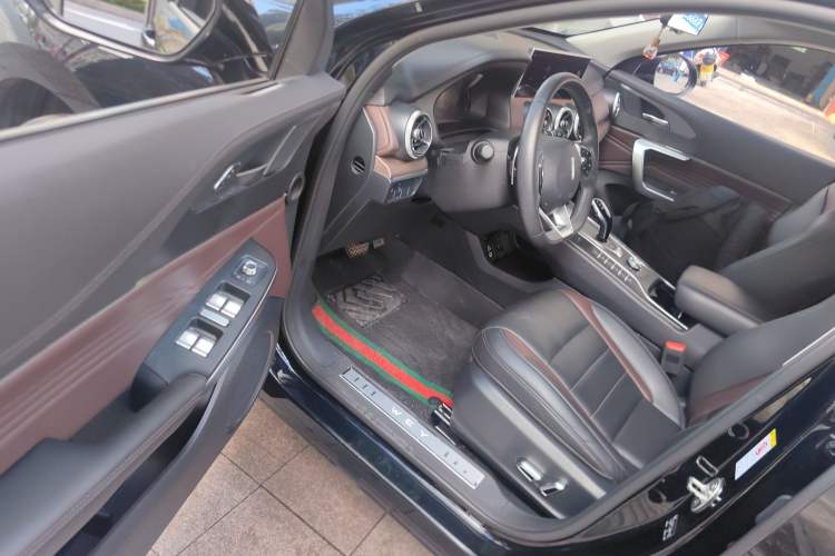 Used Wey VV5 2021 1.5T Two-Wheel Drive Smart Pioneer Driver Seat