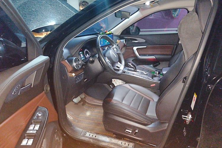 Used Wey VV5 2021 1.5T Two-Wheel Drive Color Pioneer Driver Seat