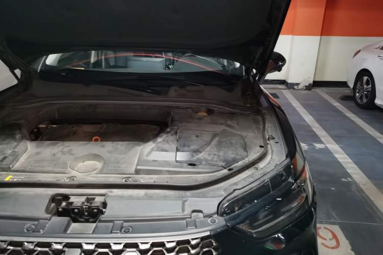 Used Wey VV5 2021 1.5T Two-Wheel Drive Color Pioneer Engine Bay Left
