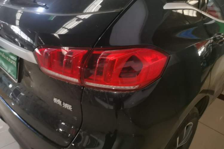 Used Wey VV5 2021 1.5T Two-Wheel Drive Color Pioneer Exterior 3