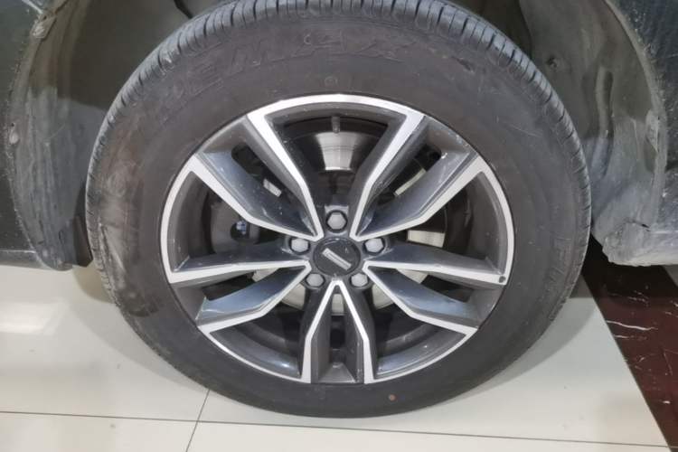 Used Wey VV5 2021 1.5T Two-Wheel Drive Color Pioneer Exterior 4