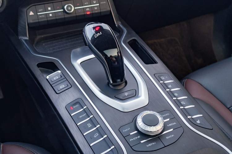 Used Wey VV5 2021 1.5T Two-Wheel Drive Smart Pioneer Gear Lever