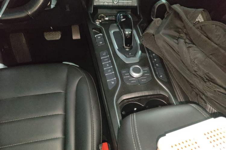 Used Wey VV5 2021 1.5T Two-Wheel Drive Smart Pioneer Gear Lever