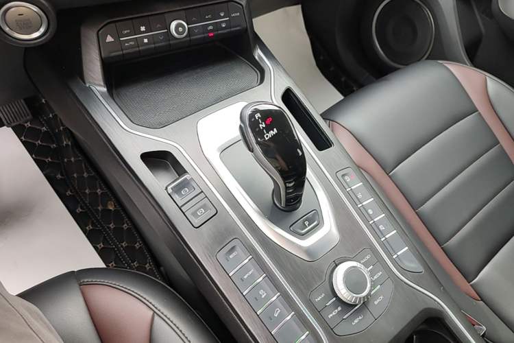 Used Wey VV5 2021 1.5T Two-Wheel Drive Color Pioneer Gear Lever