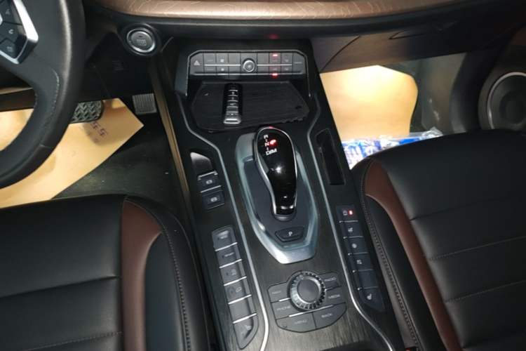 Used Wey VV5 2021 1.5T Two-Wheel Drive Smart Pioneer Gear Lever