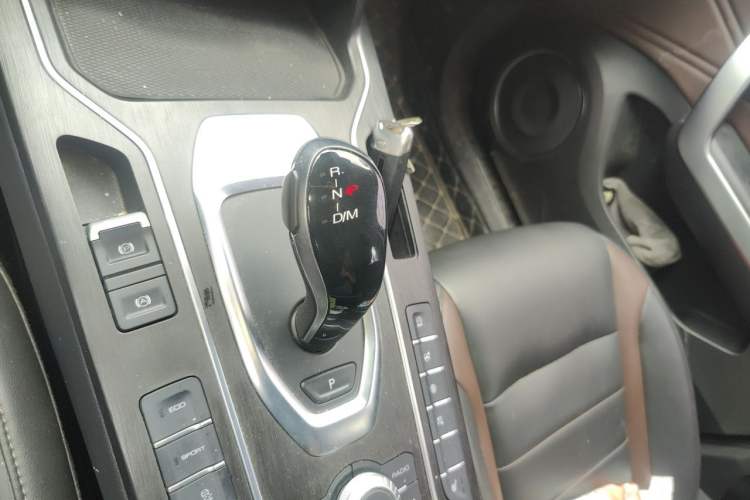 Used Wey VV5 2021 1.5T Two-Wheel Drive Smart Pioneer Gear Lever