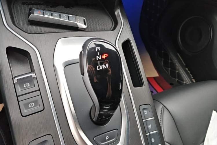 Used Wey VV5 2021 1.5T Two-Wheel Drive Smart Pioneer Gear Lever