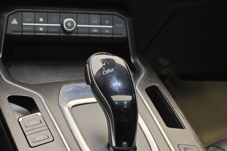 Used Wey VV5 2021 1.5T Two-Wheel Drive Smart Pioneer Gear Lever