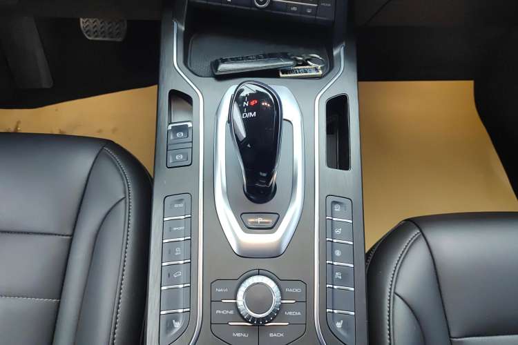 Used Wey VV5 2021 1.5T Two-Wheel Drive Smart Pioneer Gear Lever