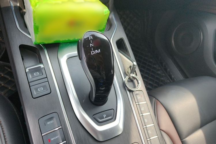 Used Wey VV5 2021 1.5T Two-Wheel Drive Color Pioneer Gear Lever