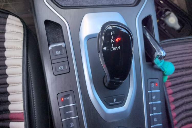 Used Wey VV5 2021 1.5T Two-Wheel Drive Smart Pioneer Gear Lever