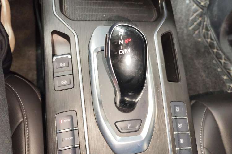 Used Wey VV5 2021 1.5T Two-Wheel Drive Smart Pioneer Gear Lever