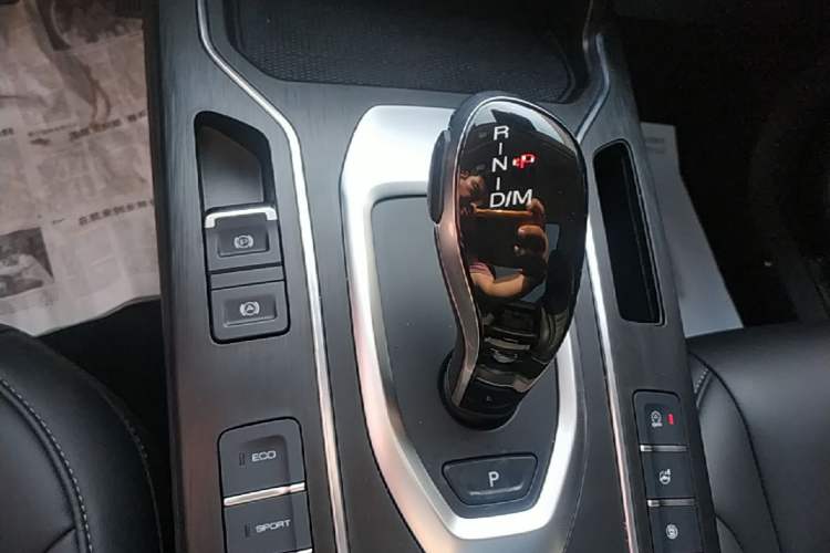 Used Wey VV5 2021 1.5T Two-Wheel Drive Smart Pioneer Gear Lever