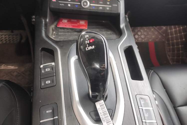 Used Wey VV5 2021 1.5T Two-Wheel Drive Color Pioneer Gear Lever