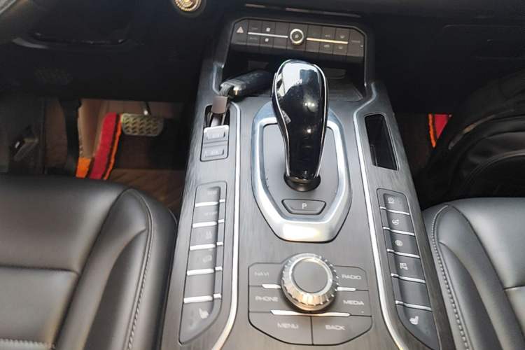 Used Wey VV5 2021 1.5T Two-Wheel Drive Smart Pioneer Gear Lever