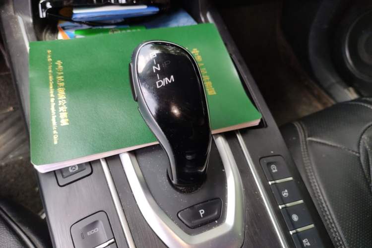 Used Wey VV5 2021 1.5T Two-Wheel Drive Color Pioneer Gear Lever