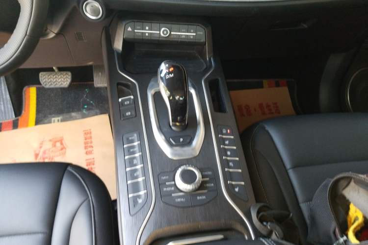 Used Wey VV5 2021 1.5T Two-Wheel Drive Smart Pioneer Gear Lever