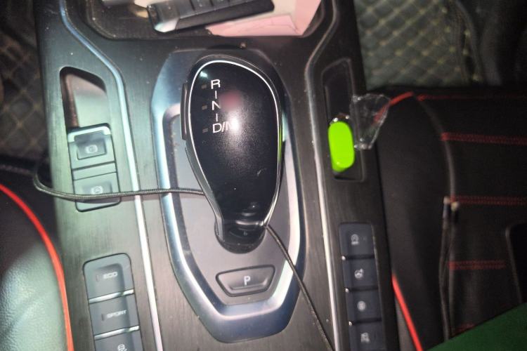 Used Wey VV5 2021 1.5T Two-Wheel Drive Smart Pioneer Gear Lever