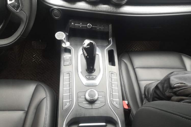 Used Wey VV5 2021 1.5T Two-Wheel Drive Smart Pioneer Gear Lever