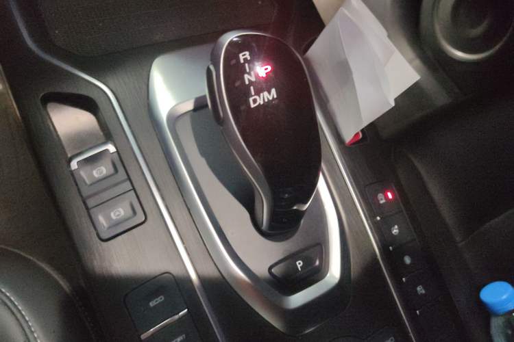 Used Wey VV5 2021 1.5T Two-Wheel Drive Smart Pioneer Gear Lever