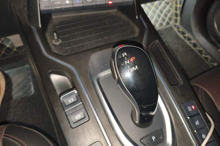 Used Wey VV5 2021 1.5T Two-Wheel Drive Smart Pioneer Gear Lever