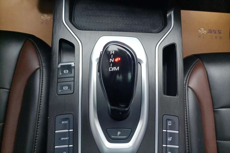 Used Wey VV5 2021 1.5T Two-Wheel Drive Smart Pioneer Gear Lever