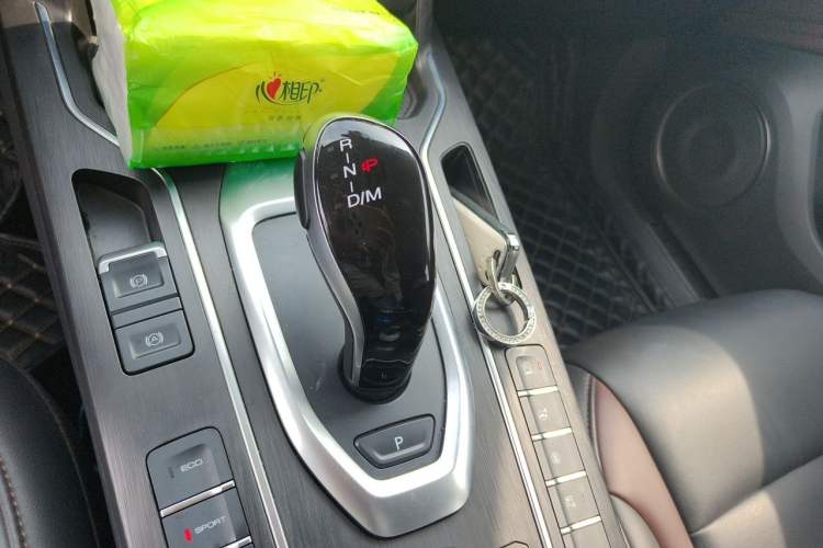 Used Wey VV5 2021 1.5T Two-Wheel Drive Color Pioneer Gear Lever