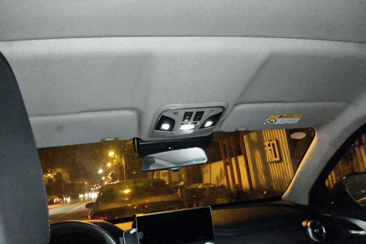 Used Wey VV5 2021 1.5T Two-Wheel Drive Smart Pioneer Headliner