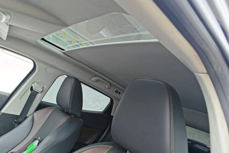 Used Wey VV5 2021 1.5T Two-Wheel Drive Color Pioneer Headliner