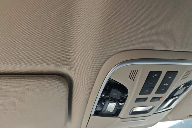 Used Wey VV5 2021 1.5T Two-Wheel Drive Color Pioneer Headliner