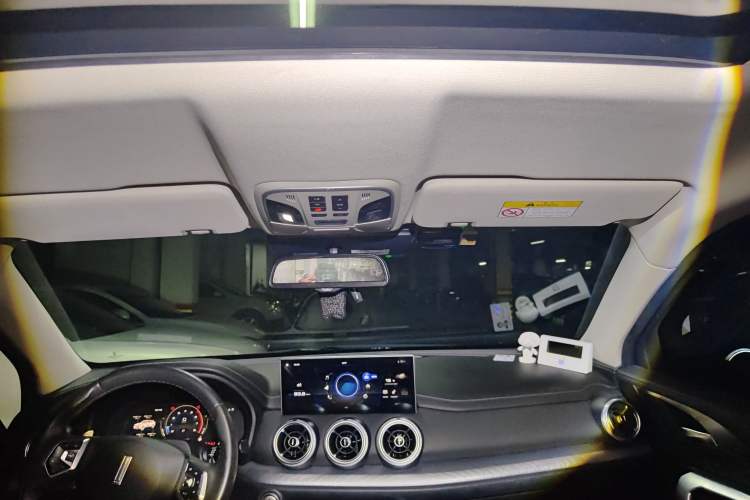 Used Wey VV5 2021 1.5T Two-Wheel Drive Smart Pioneer Headliner