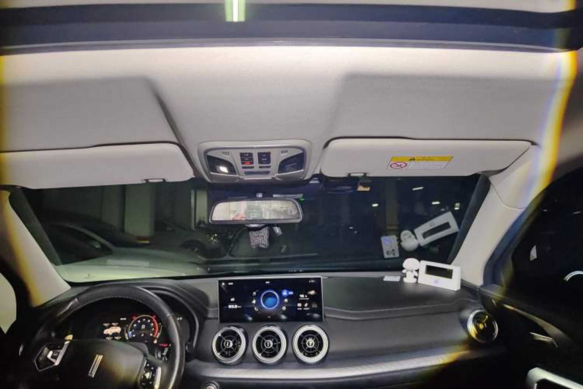 Used Wey VV5 2021 1.5T Two-Wheel Drive Smart Pioneer Headliner