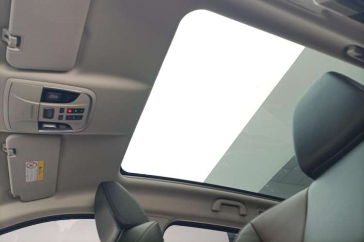 Used Wey VV5 2021 1.5T Two-Wheel Drive Smart Pioneer Headliner