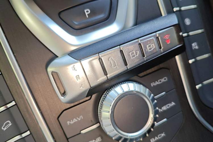 Used Wey VV5 2021 1.5T Two-Wheel Drive Color Pioneer Interior 1