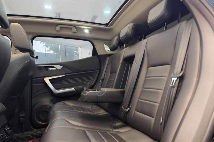 Used Wey VV5 2021 1.5T Two-Wheel Drive Smart Pioneer Interior 4